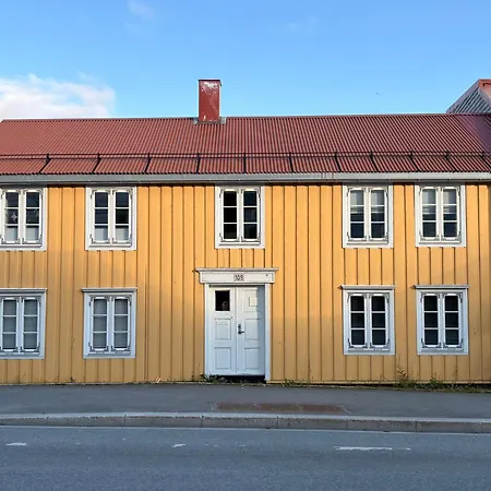 In Centre With Two Bedrooms Og Free Parking Apartament *