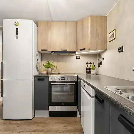 Apartament In Centre With Two Bedrooms Og Free Parking *