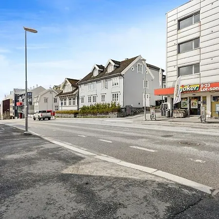 In Centre With Two Bedrooms Og Free Parking